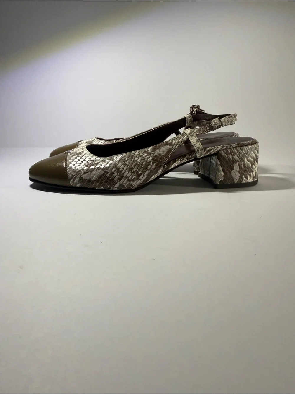 Tory Burch Women's Two-Tone Slingback Pumps in Olive and Snakeskin size8